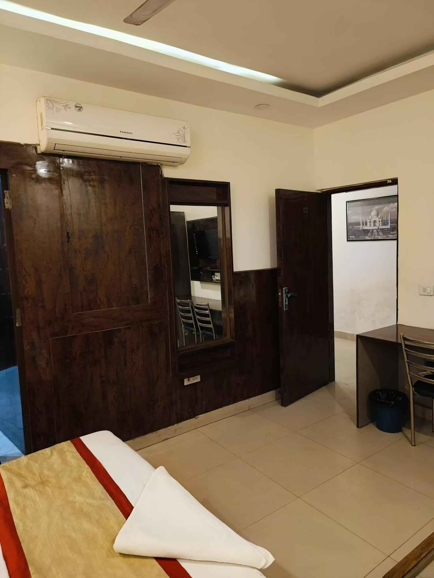 Airport Samara Inn Nuova Delhi Esterno foto
